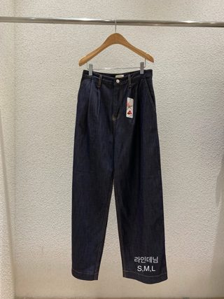 深蓝色