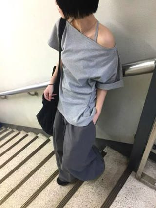 灰色