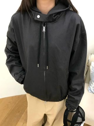 黑色