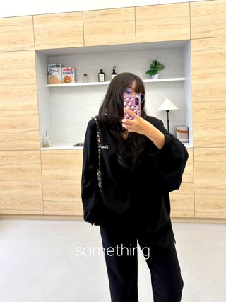 黑色