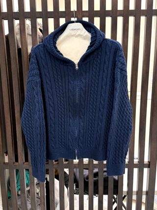 深蓝色