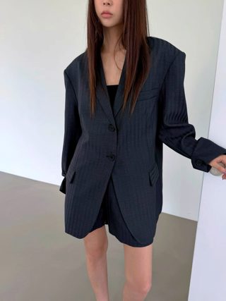 黑色