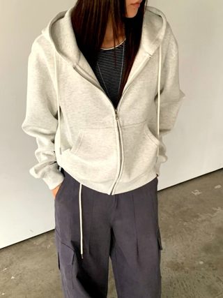 灰色
