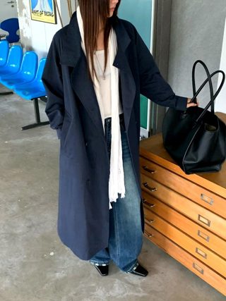 深蓝色