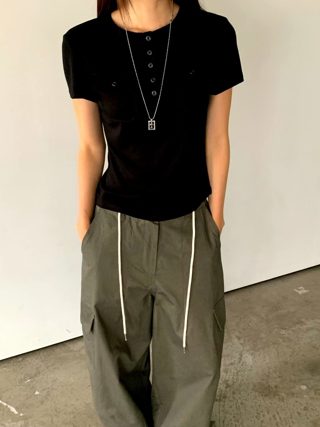 黑色