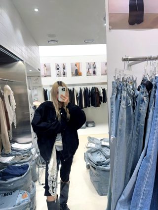 黑色