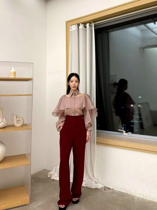 酒红色
