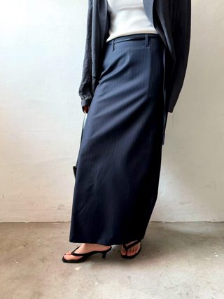 深蓝色