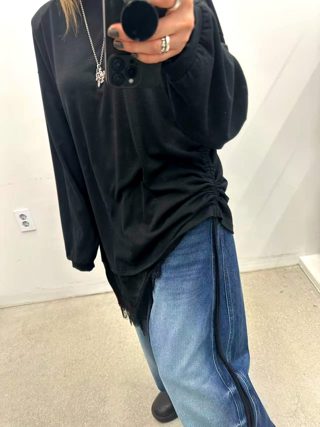 黑色