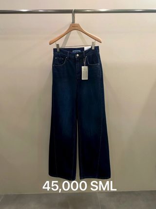 深蓝色