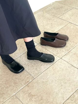 黑色