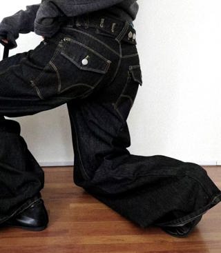 深蓝色