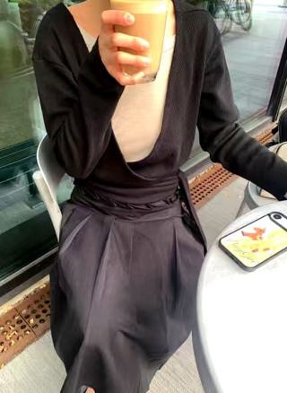 黑色
