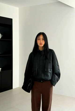 黑色