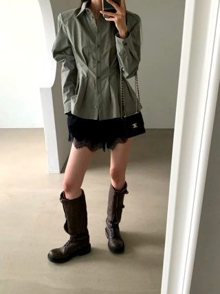 灰色