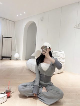 灰色