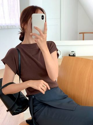 黑色