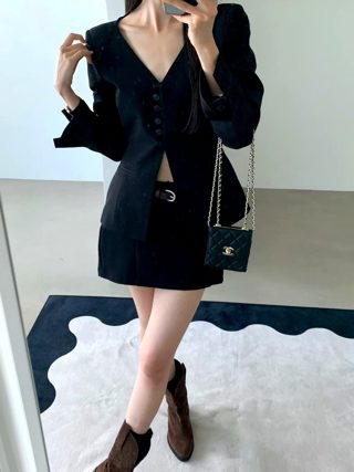 黑色