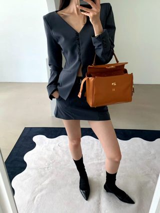 黑色