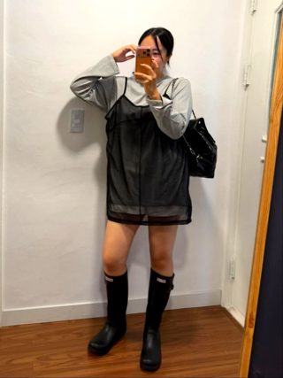 灰色