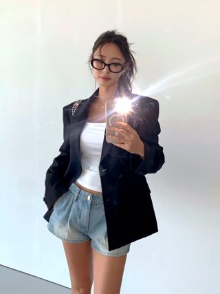 黑色