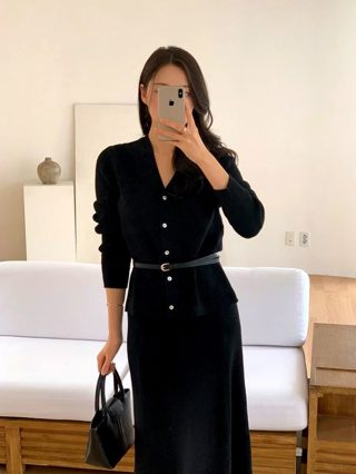黑色