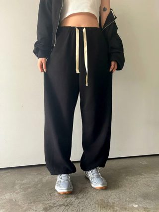黑色