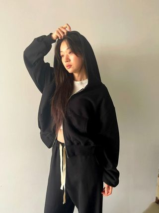 黑色