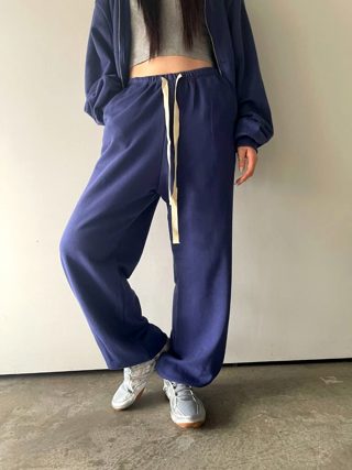 深蓝色