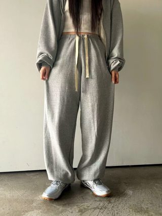 灰色