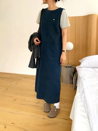 深蓝色