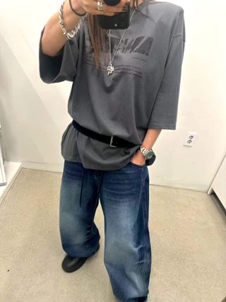 灰色