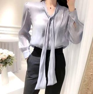 灰色