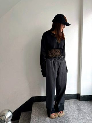 黑色