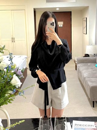 黑色