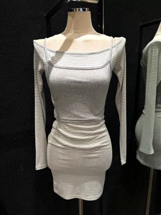灰色