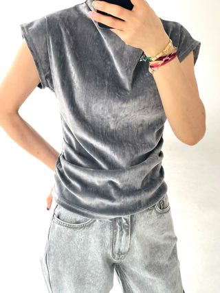 灰色