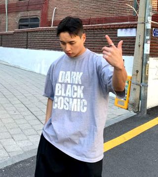 灰色