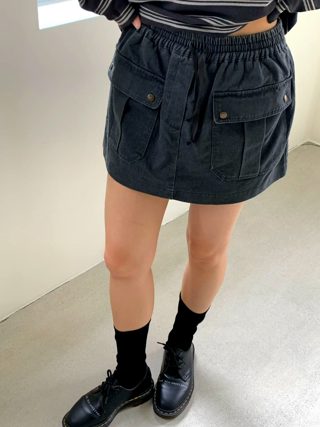 黑色