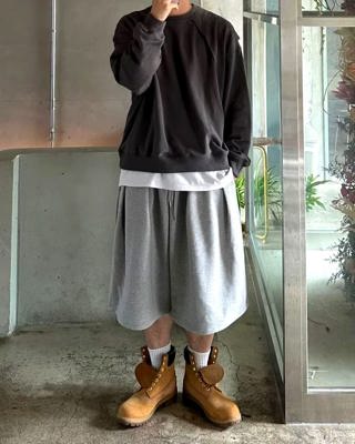灰色
