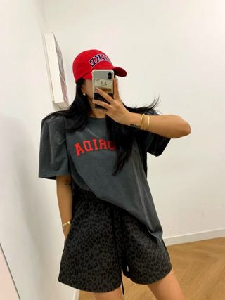 灰色