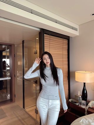 灰色