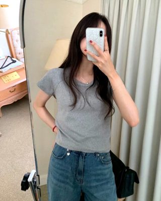 灰色