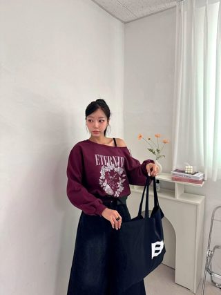 酒红色
