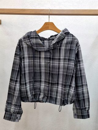 黑色
