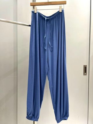灰色