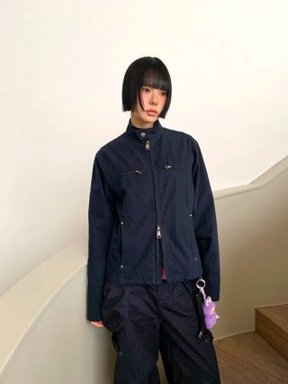 深蓝色
