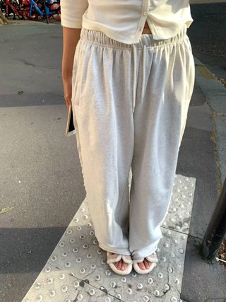 灰色