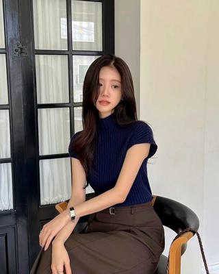 深蓝色