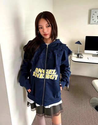 深蓝色